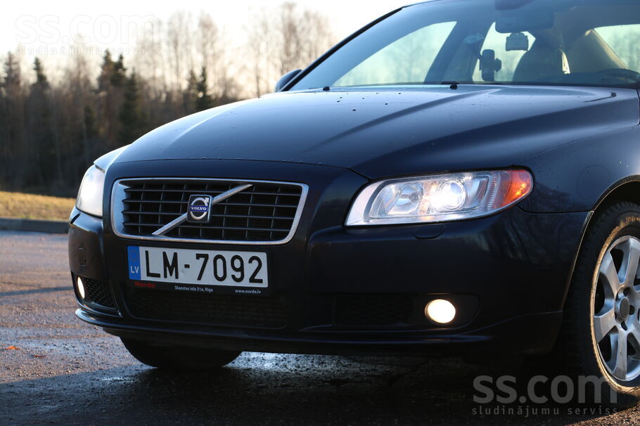 Volvo Tiek pārdots Volvo S80 ar bagātīgu komplektāciju. 