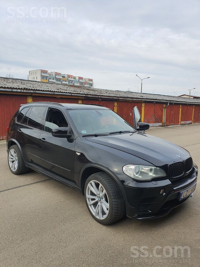BMW Продаю bmw e70 2010g lci 3.0d 260k машина в идеаль