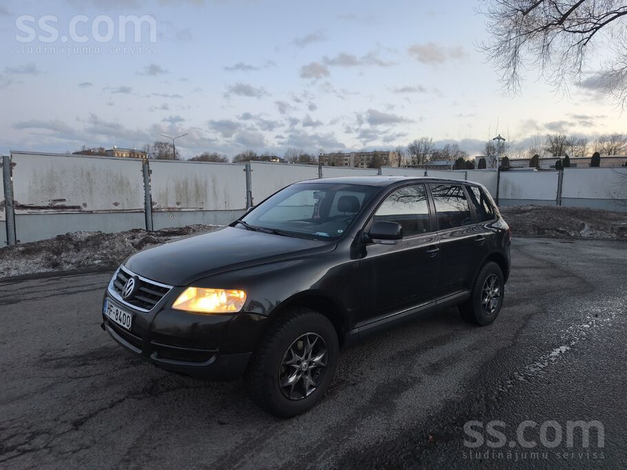 Volkswagen Pārdod VW Touareg 2004.