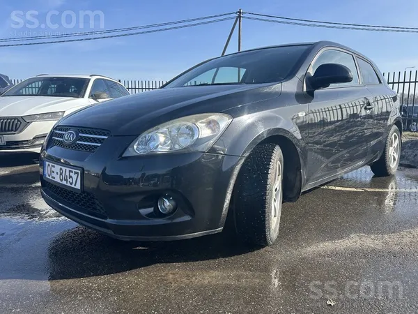 KIA Jauna T. A. Lielisks pilsētas auto. Oriģināls nobr