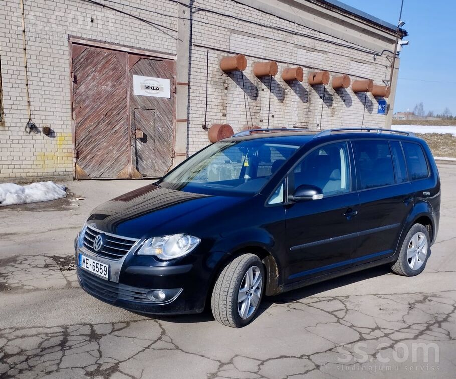 Продаю семейный автомобиль в хорошем рабочем состоянии. Машина аккуратная, о