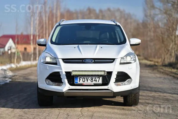 Ford Automašīna tika iegādāta izsolē Somijā ar bojātu p