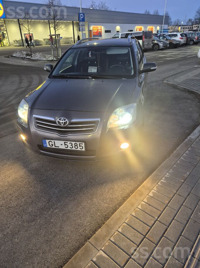Toyota Pārdod toyota avensis. labā stavoklī. jauna skate.