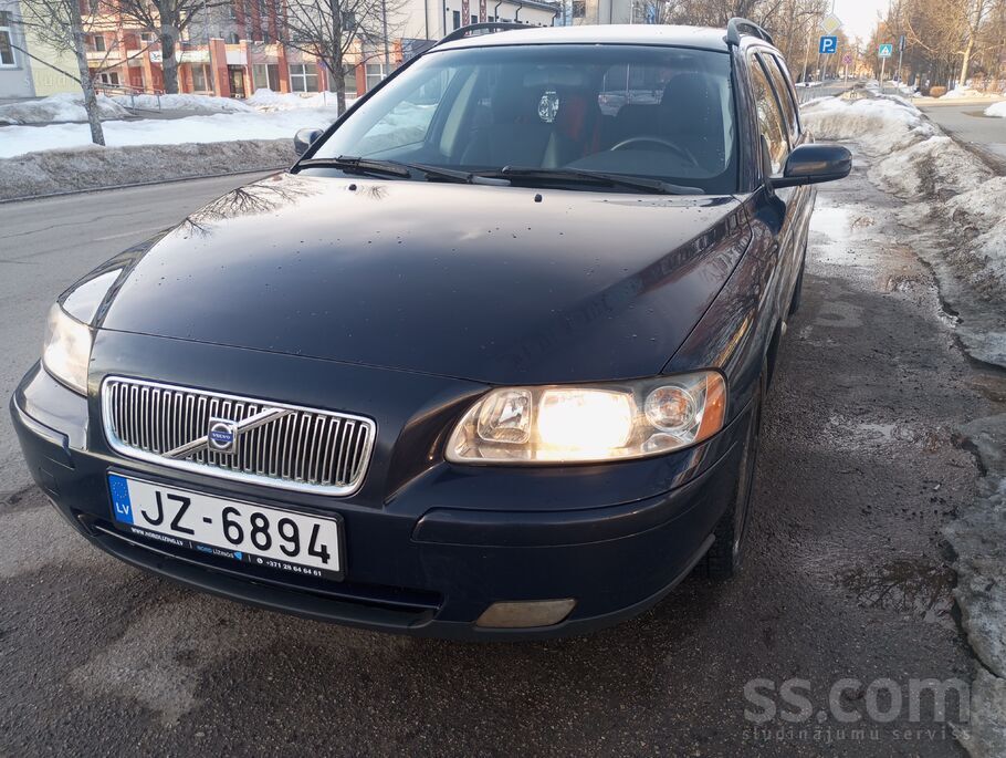 Volvo Pārdodu Volvo v70 2005gada D5 dīzeli. Manuālā 5rob