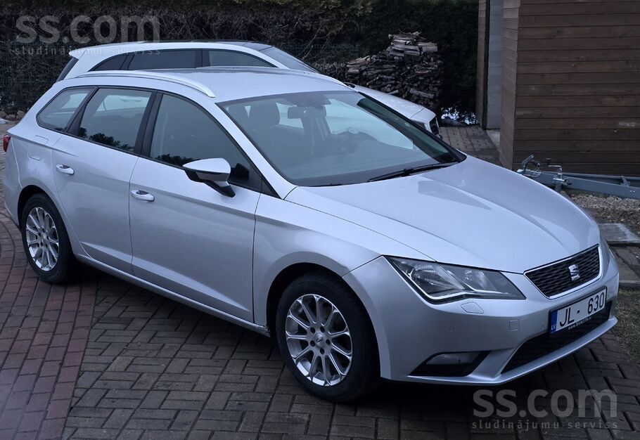 Auto krāsojumā ir vizuāli defekti , tehniski viss ir kārtībā . Disku izmērs