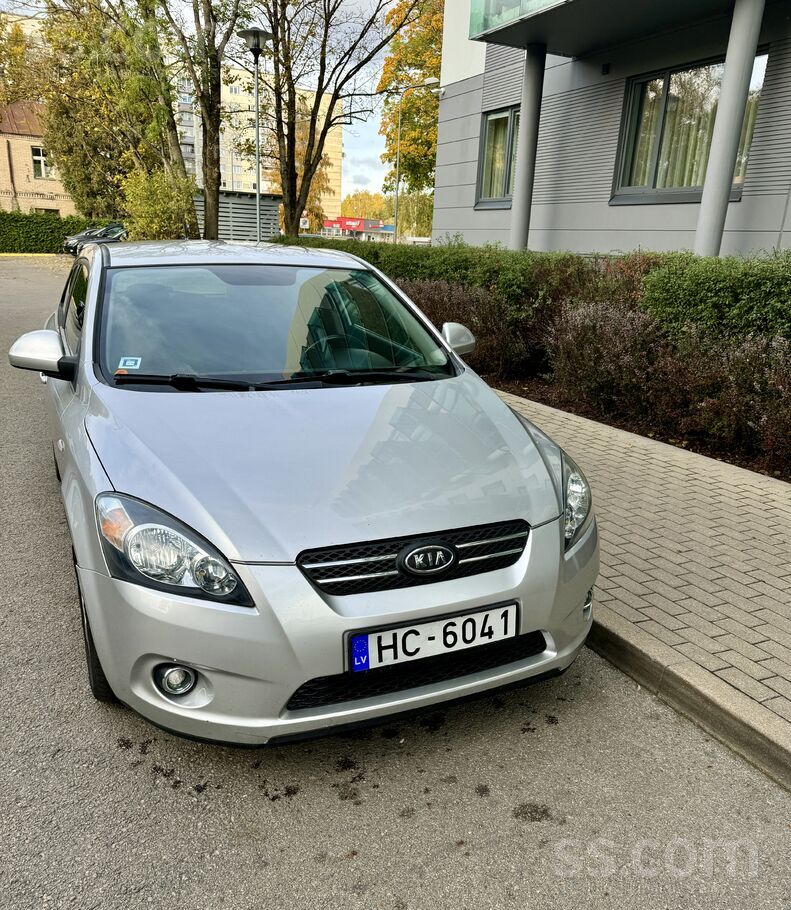 Pārdod Kia Ceed braukšanas kārtībā. Nenozīmīgi nelieli vizuālie defekti. Jau