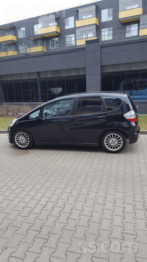Honda Jazz 2010 1.4 бензин 191000 чёрный свежий ТО 0замечаний новая резина н