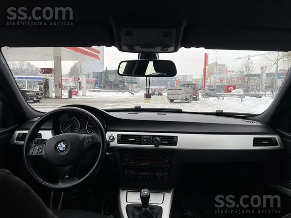 BMW Pārdod uzticamu un ekonomisku auto.
