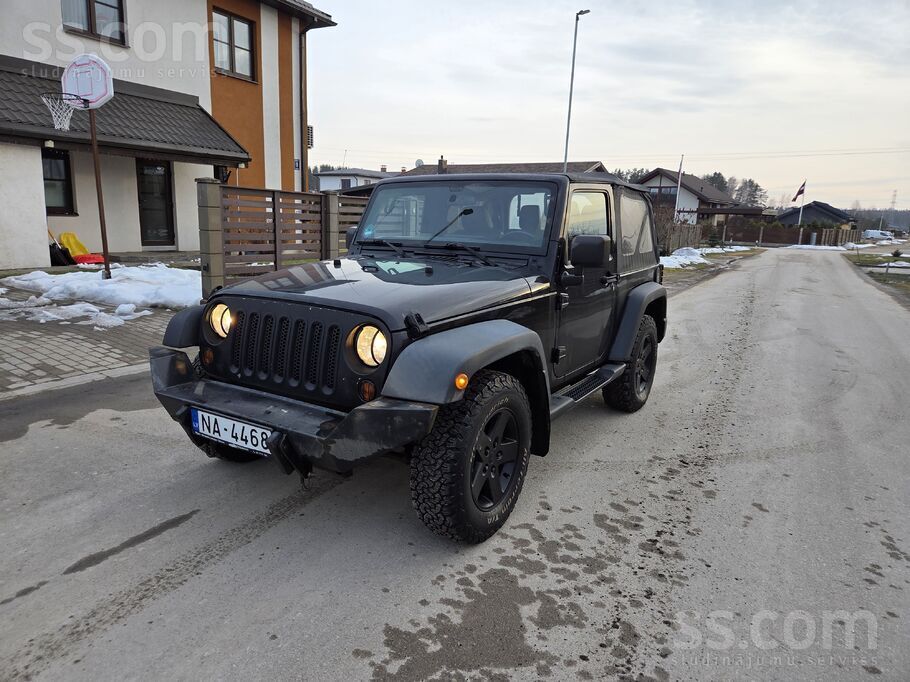 Pārdod Jeep Wrangler JK, reta komplektācija ar manuālo pārnesumkārbu, kas uz