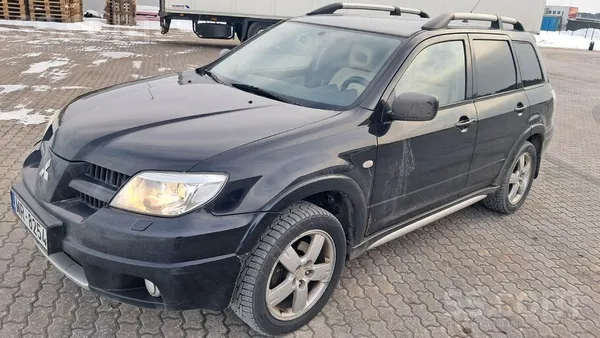 Mitsubishi Pārdodu outlanderu 2, 4 benzīns, gāze. Mainīti pus