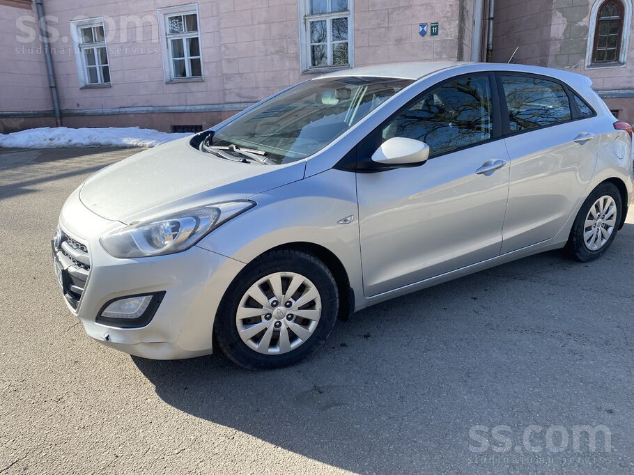 Pārdod ekonomisku un uzticamu auto. Auto labā tehniskā stāvoklī, regulāri ko