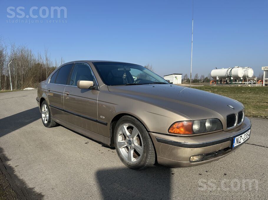 BMW E39 sedans, nesen no Vācijas. Ļoti reta un skaista krasa Saharabeige met