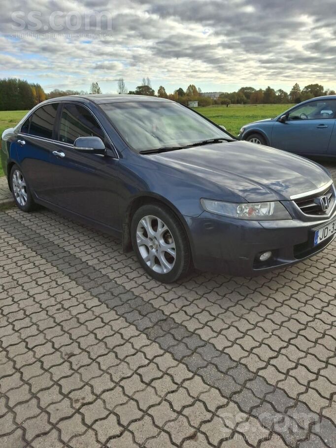 Honda Pārdodu ērtu un ekanomiksu hondu. Ērts ādas salons