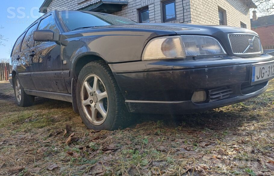Volvo Pārdodu volvo v70, vizuāli ir pa kādam skrāpējumam