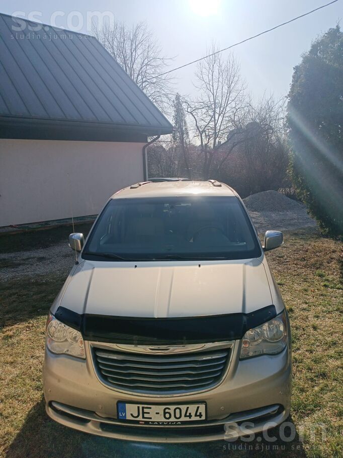 Chrysler Meklē ietilpīgu ģimenes kreiseri, kas neiztukšos m