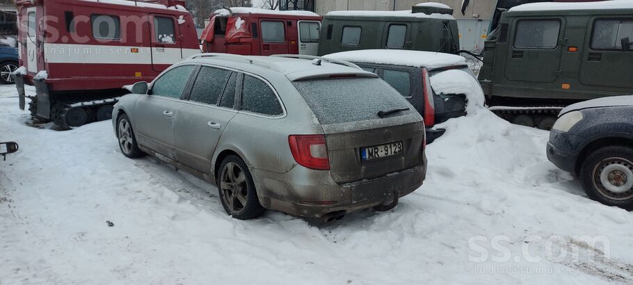 Skoda Auto pēc avārijas (skatīt bildes). Izlemt var līdz