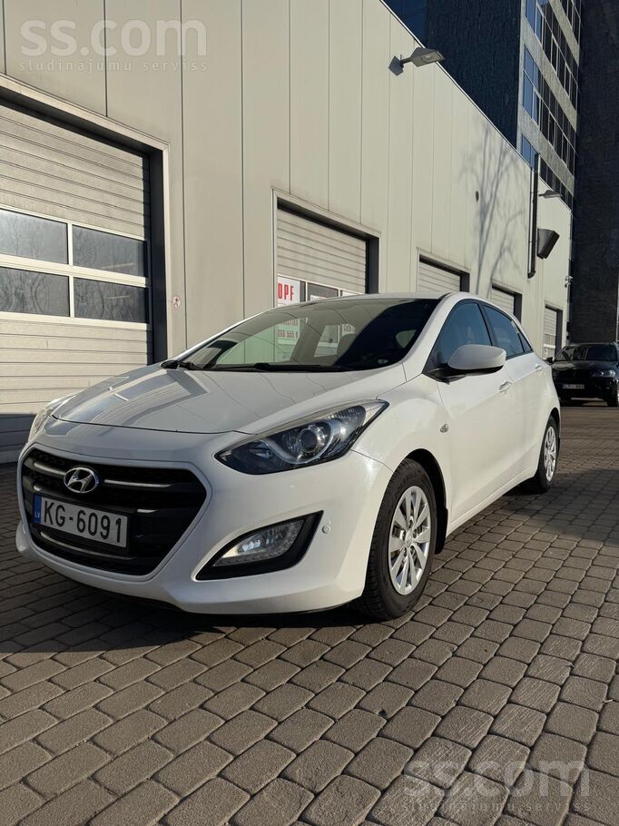 Labā tehniskaja stāvoklī, oriģināls, pārbaudams noskrējiens, jaunas riepas,