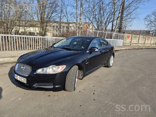 Sakarā ar jaunu auto iegādi pardodas Jaguars XF. 
TA bez aizrādījumiem. 
V