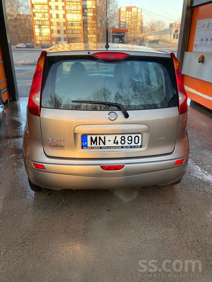 Nissan Продается надежный, рабочий автомобиль. Тел. 29740