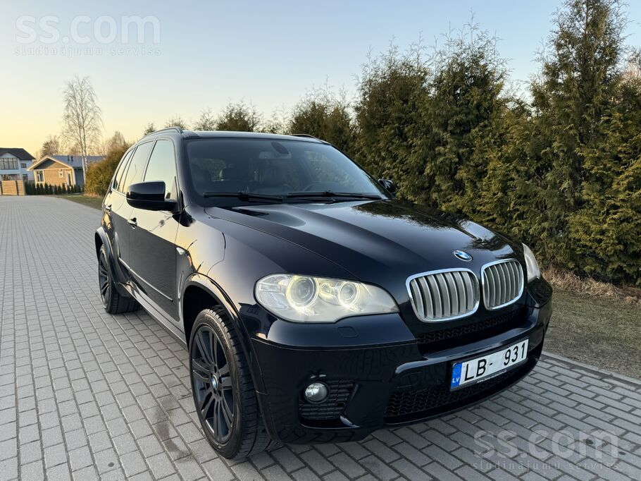BMW BMW X5. Facelift. M Pack. Carbonschwarz color. Ori