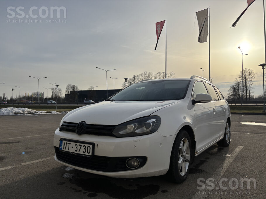Volkswagen Pārdošanā ir nonācis baltai VW Golf Mk6 Variant, a