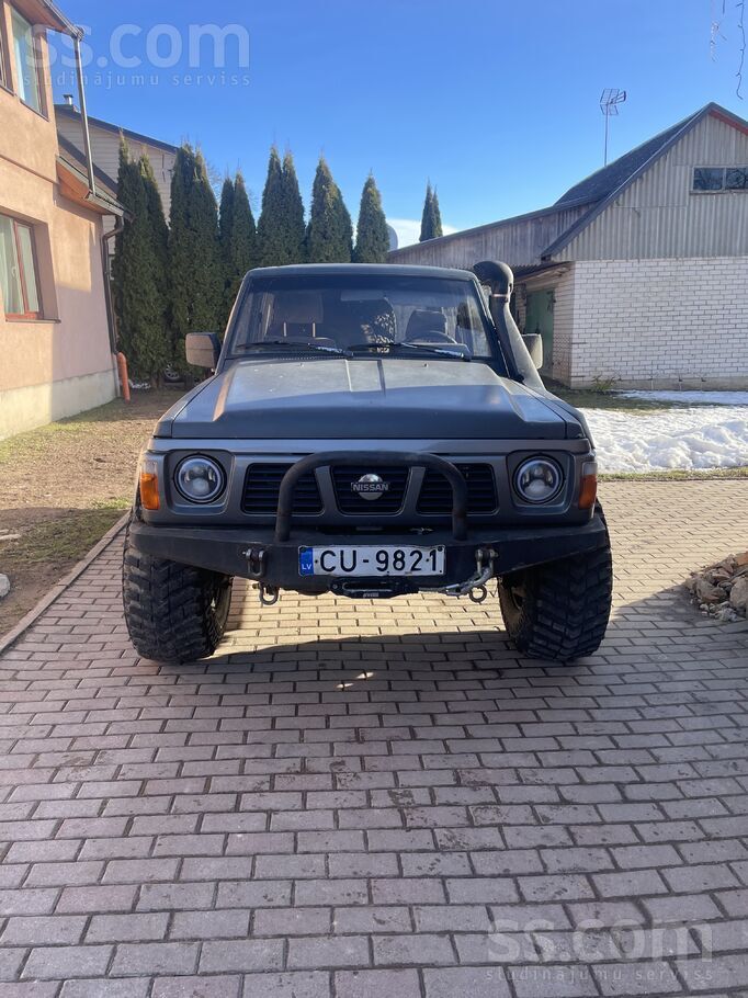 Auto tehniskā kārtībā visas eļļas samainītas, bet protams ir vizuāli defekti