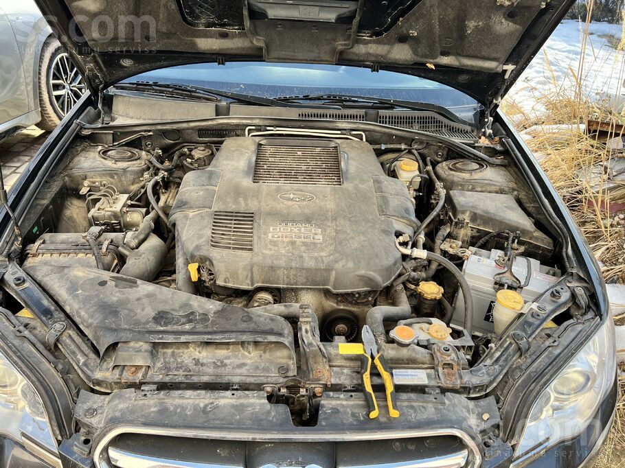 Pārdot automašīnu ar motora defektu (pie lielākiem apgriezieniem klaudz, zem