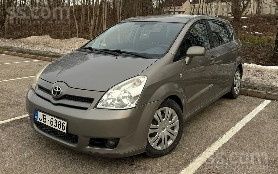 Toyota Auto braucamā stāvoklī. 2.0 dīzeļdzinējs ar 85kw j