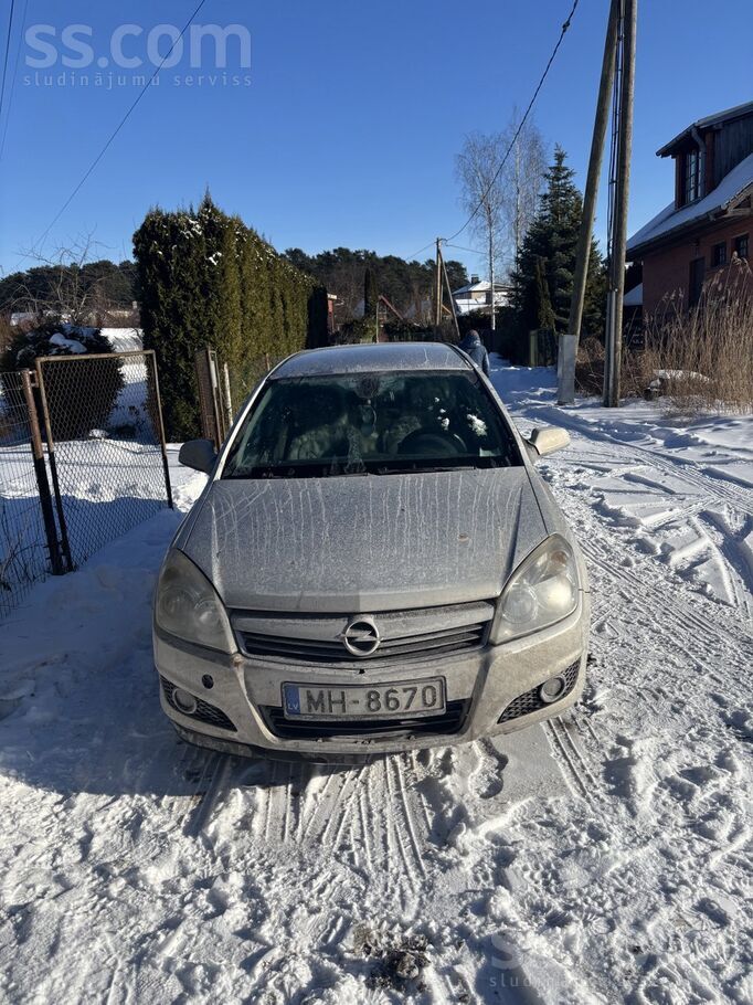 Opel Steidzami pārdodu automašīnu ar tehnisko apskati. 