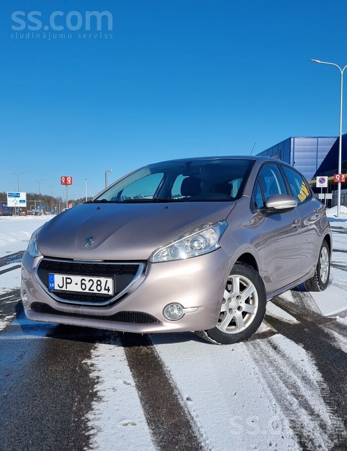 Peugeot Pārdodu Peugeot 208, 2014.gada, benzīns, automāts.