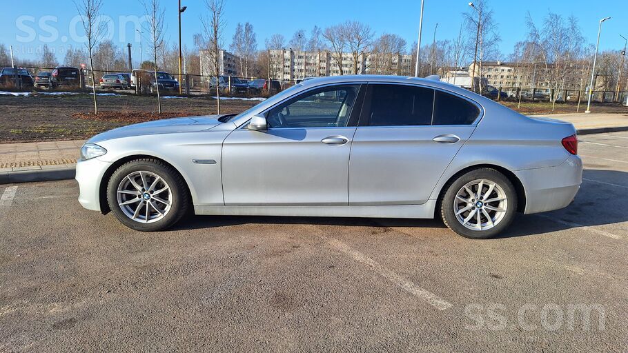 BMW Pārdodu salonā iegādātu BMW 520I. Automašīna ir la