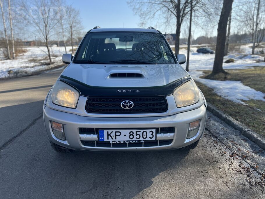 Toyota Машина в хорошем состоянии новый техосмотр 2.0d4d 
