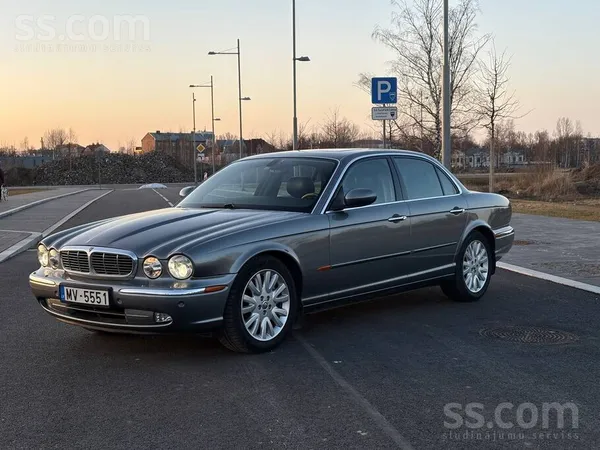 Jaguar XJ 4.2 V8 300hp

Кузов в идеальном состоянии, без аварий. Нет ни од