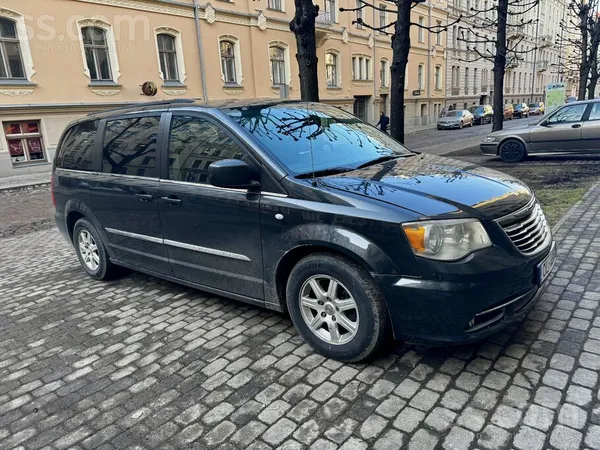 Chrysler Lētāk braukt kā ar dizeli un arī apkopes lētas. ie