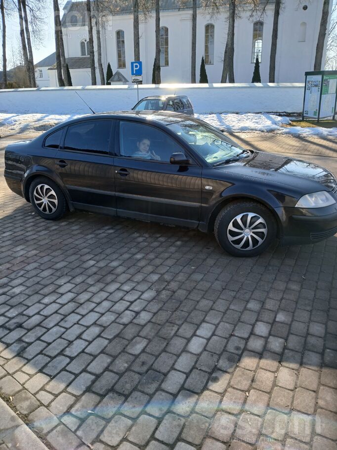 Volkswagen Pardod pasatu darba stavokli parejajs pa telefonu