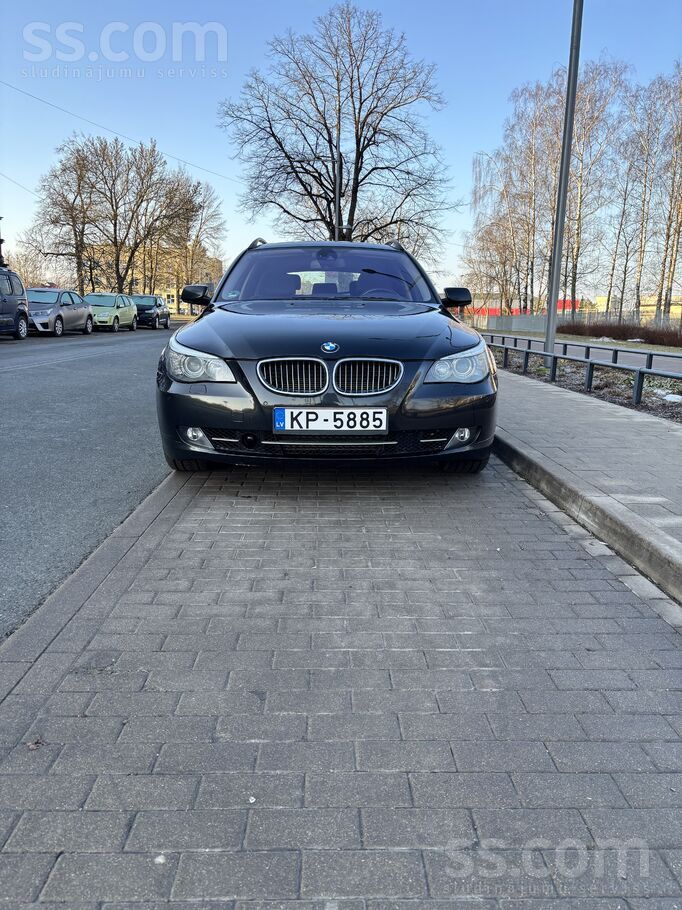 BMW Двойные стёкла, подогрев руля, новая зимняя резина