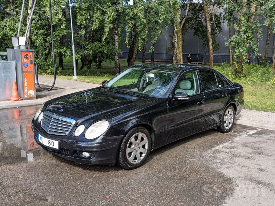 Mercedes Mercedes-Benz E220. Tiek izmantots ikdienā, bet ir