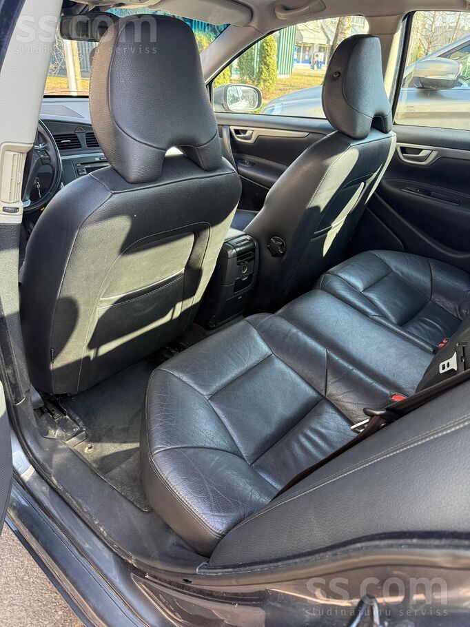 Volvo Pārdodu uzticamu automašīnu 2006. gada Volvo S60 1