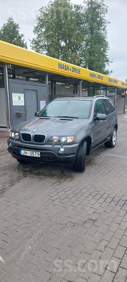 BMW Komplektā labas vasaras un ziemas riepas uz diskie