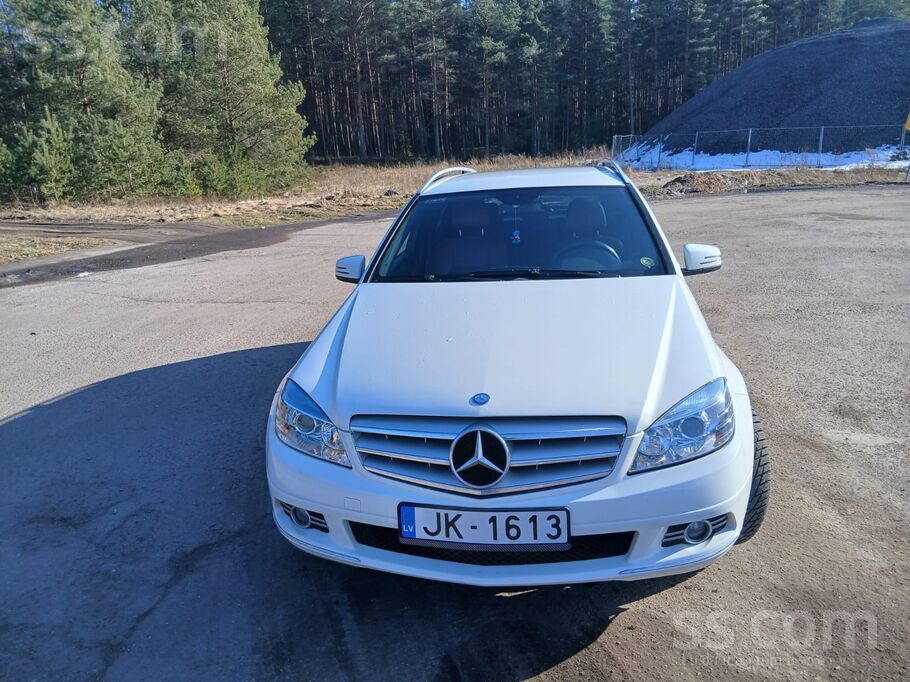 Mercedes Mašīna tehniskā kārtībā, visam sekots līdzi. Ritoš