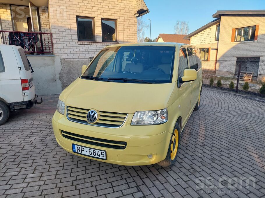 Volkswagen Tirgoju vw caravella T5. Izmantots kā ģimenes auto