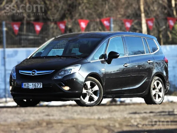 Opel Zafira Tourer ar uzticamo un ekonomisko 2.0 dīzeļdzinēju (96 kW). Auto