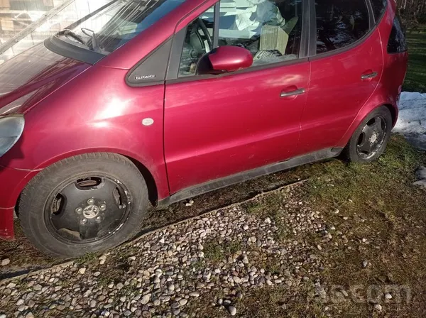 Mercedes Bez parakstisanas . bez rusas, virsbuve, dzinejis