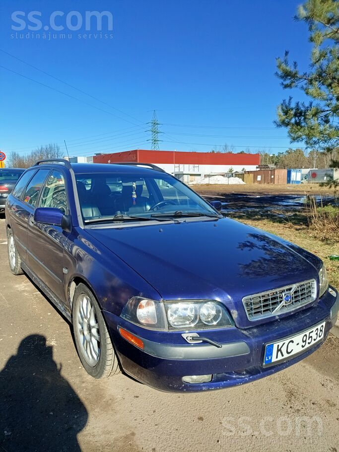 Volvo Продаю машину V40 нормальном техническом состоянии