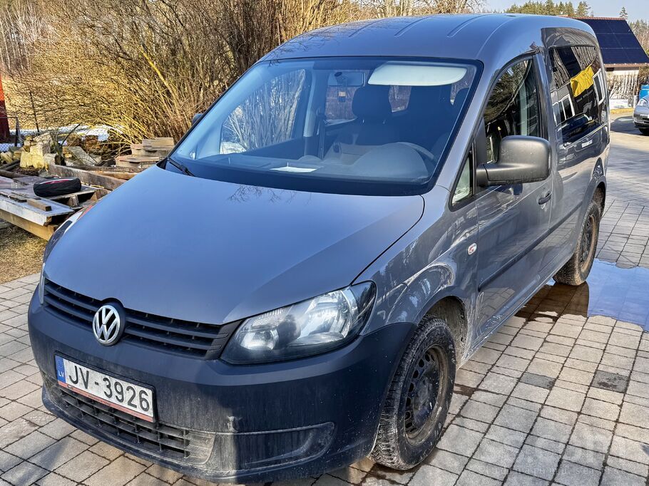 Pārdodu uzticamu un praktisku VW Caddy 2015. gada, 5 sēdvietu versiju. Auto