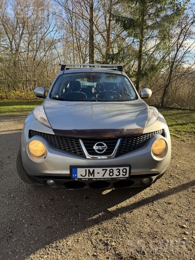 Ļoti labā tehniskā un vizuālā stāvoklī. Riteņu komplekts.