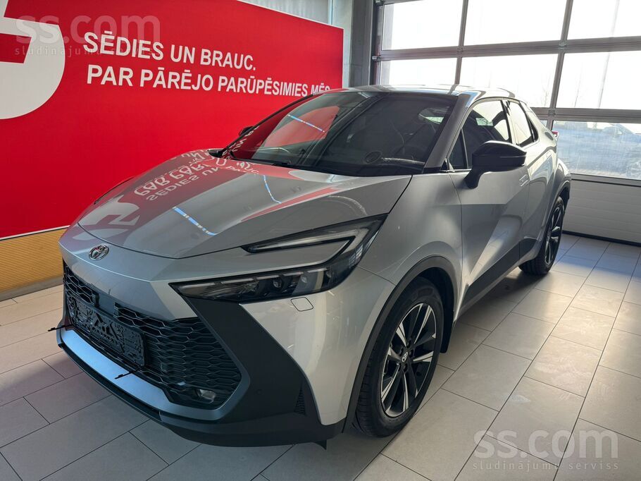 Pārdod praktiski jaunu Toyota C-Hr, 1.8 Hybrid, ar automātisko ātrumkārbu "S
