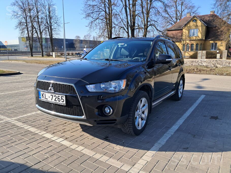 Mašīna ir pilnīgi apkopta, viss darbojas lieliski, ļoti kopta. Pedejos 10 ga