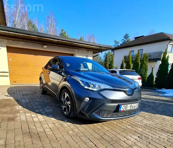 Toyota Pārdodu Toyota C-Hr, 1.8 hibrīds. Auto labā tehnis