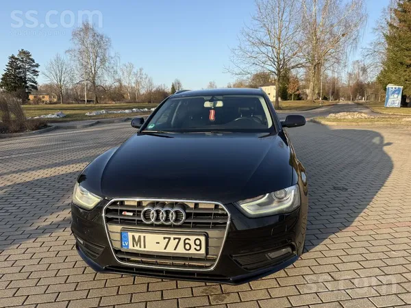 Audi Pārdod uzticamu, lietotu automašīnu. Auto tiek lie